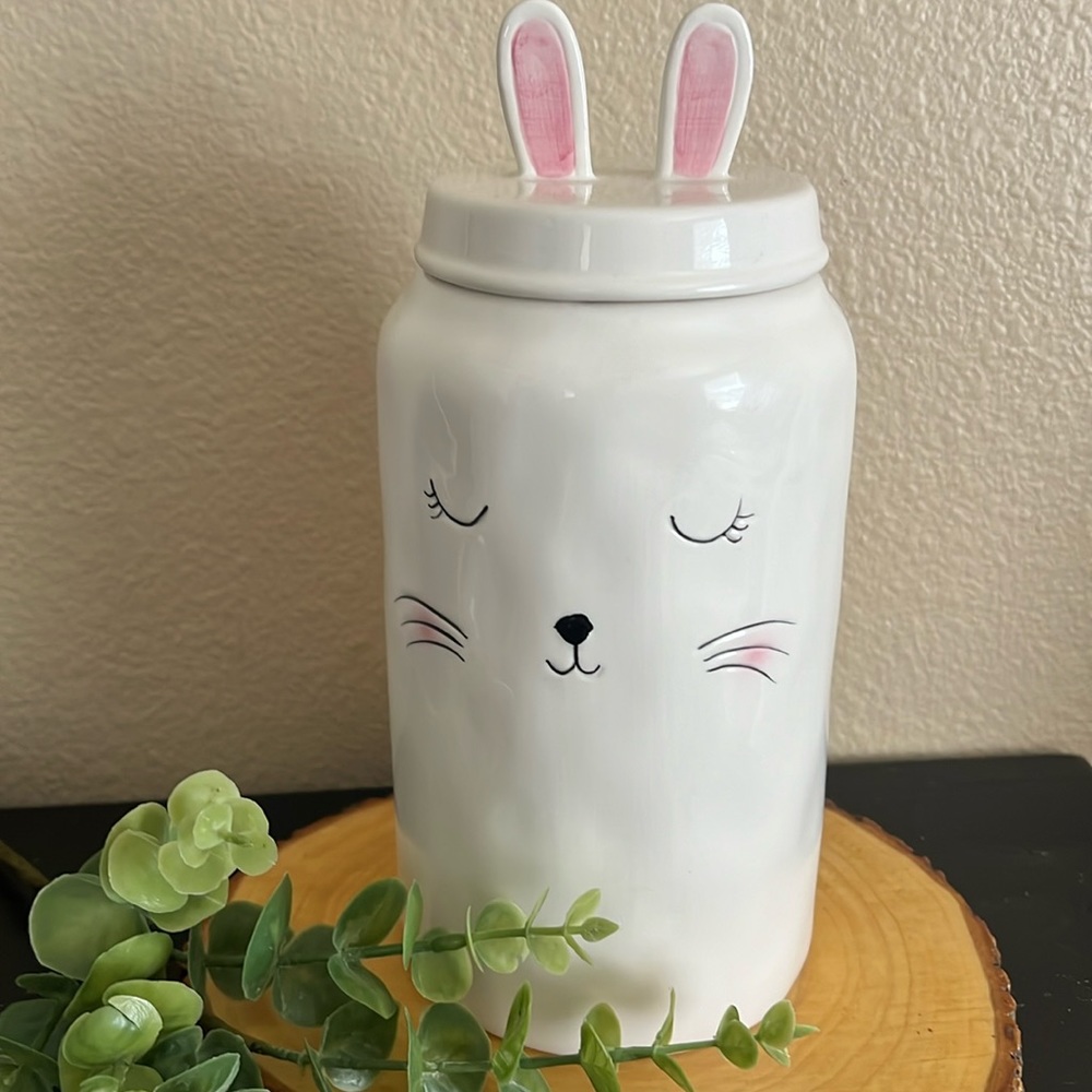 NWT 10 Strawberry Street Easter Bunny Canister